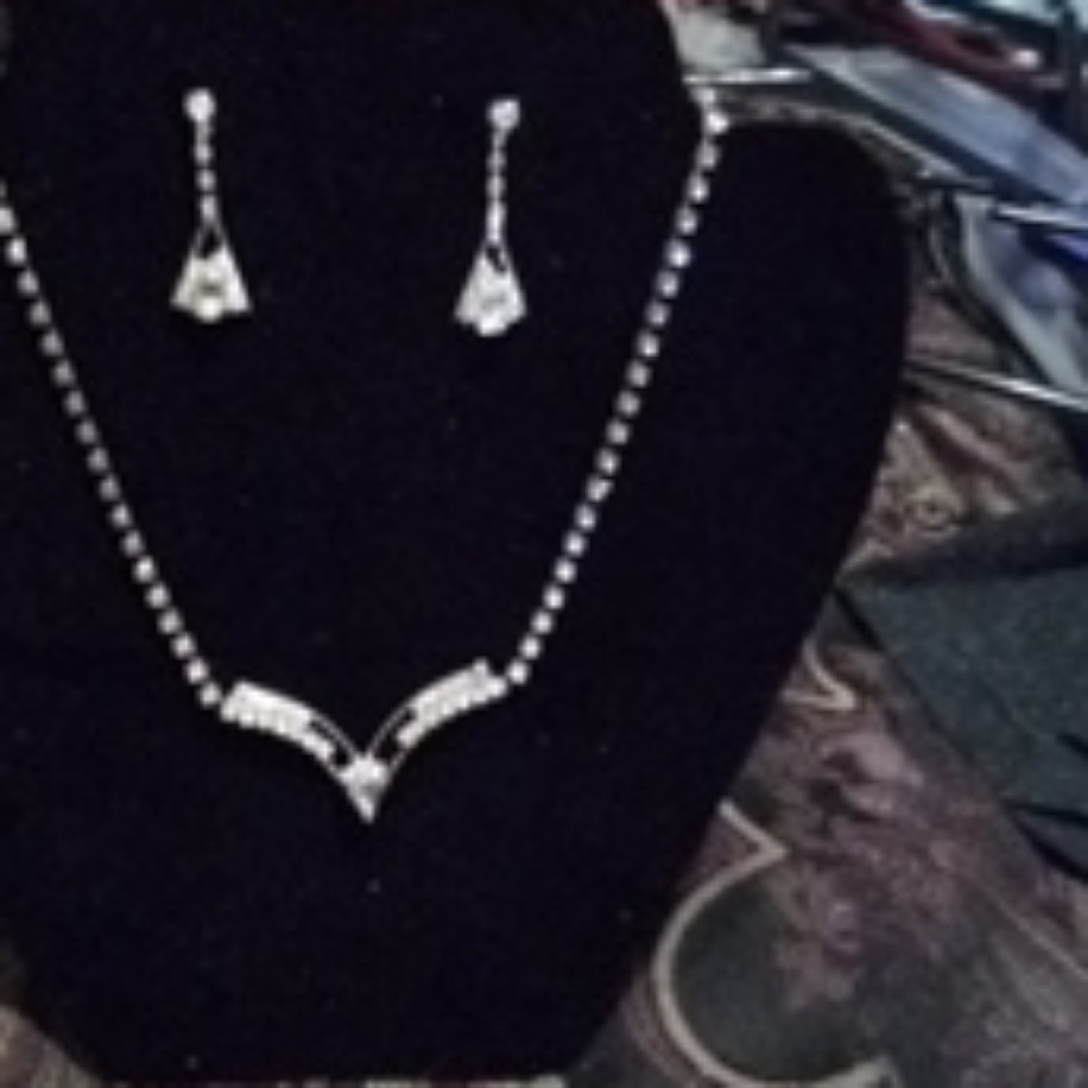 Neaklace and earrings